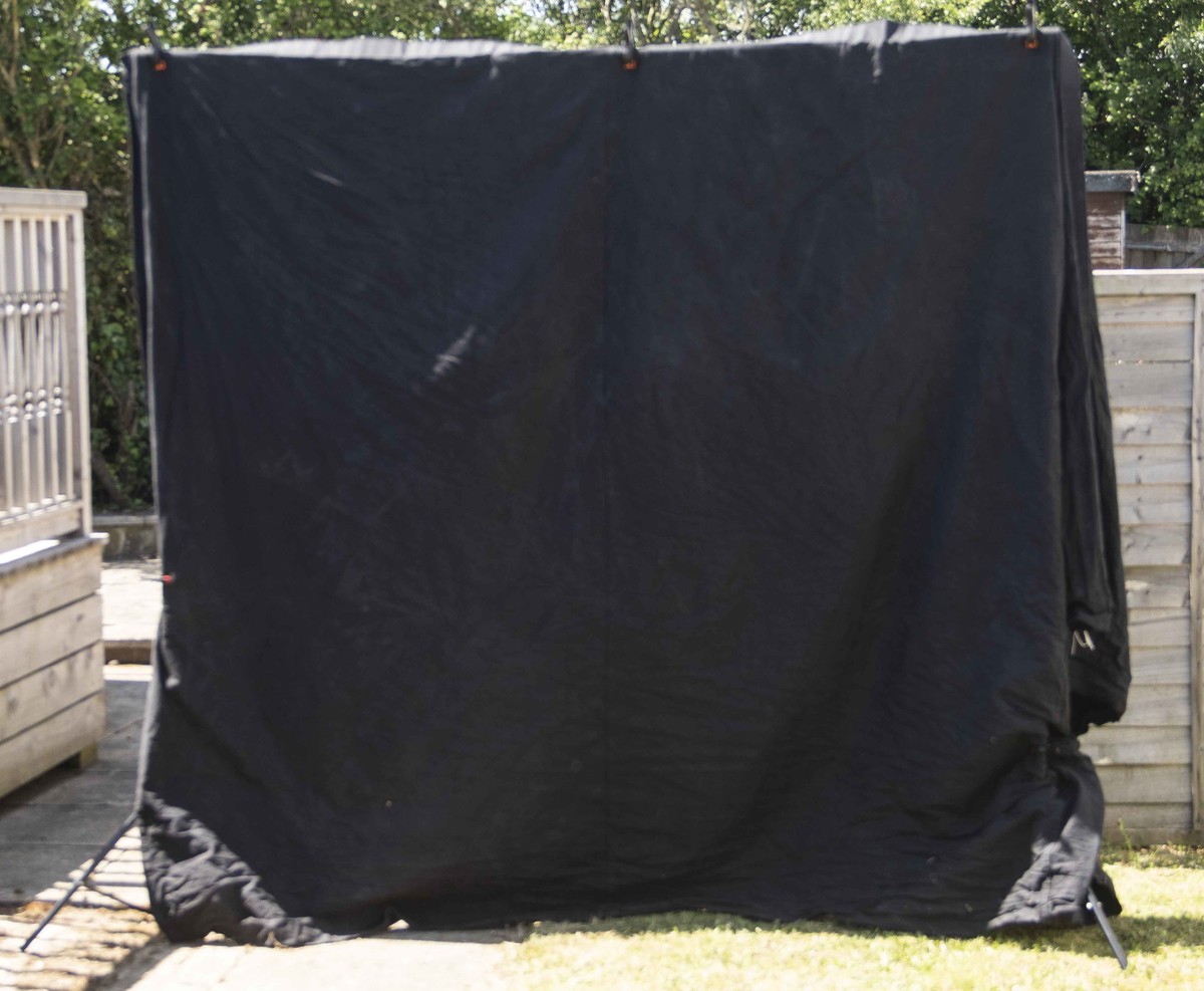 portable studio backdrop, black